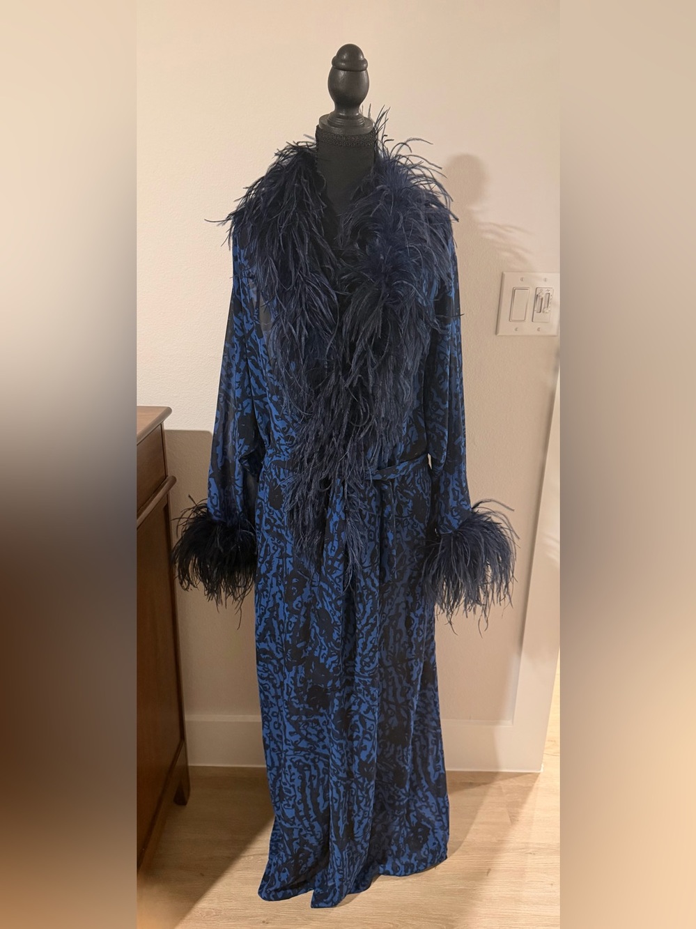 Rare Victoria’s Secret Gold Label Blue Ostrich Feather Robe Medium Vintage Glam